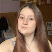 Graduada en educación infantil y estudiando educación primaria.